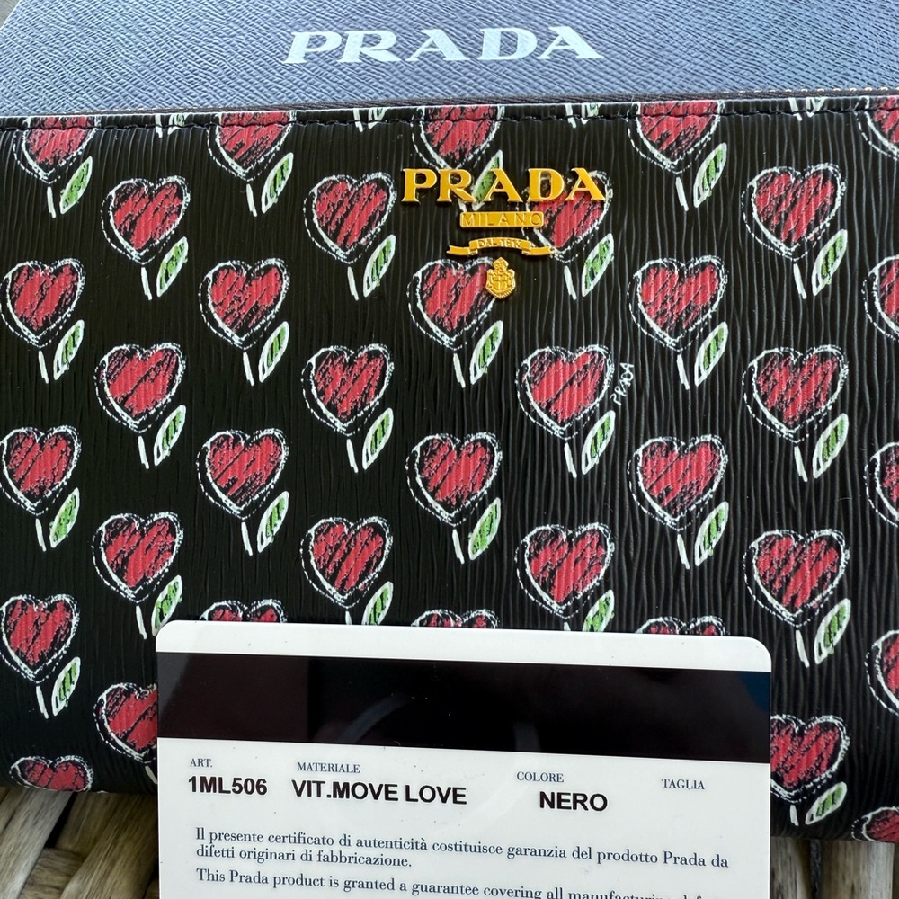 PRADA Logo Heart Vitello Move Zip Around Long Wallet Black - Picture 16 of 17